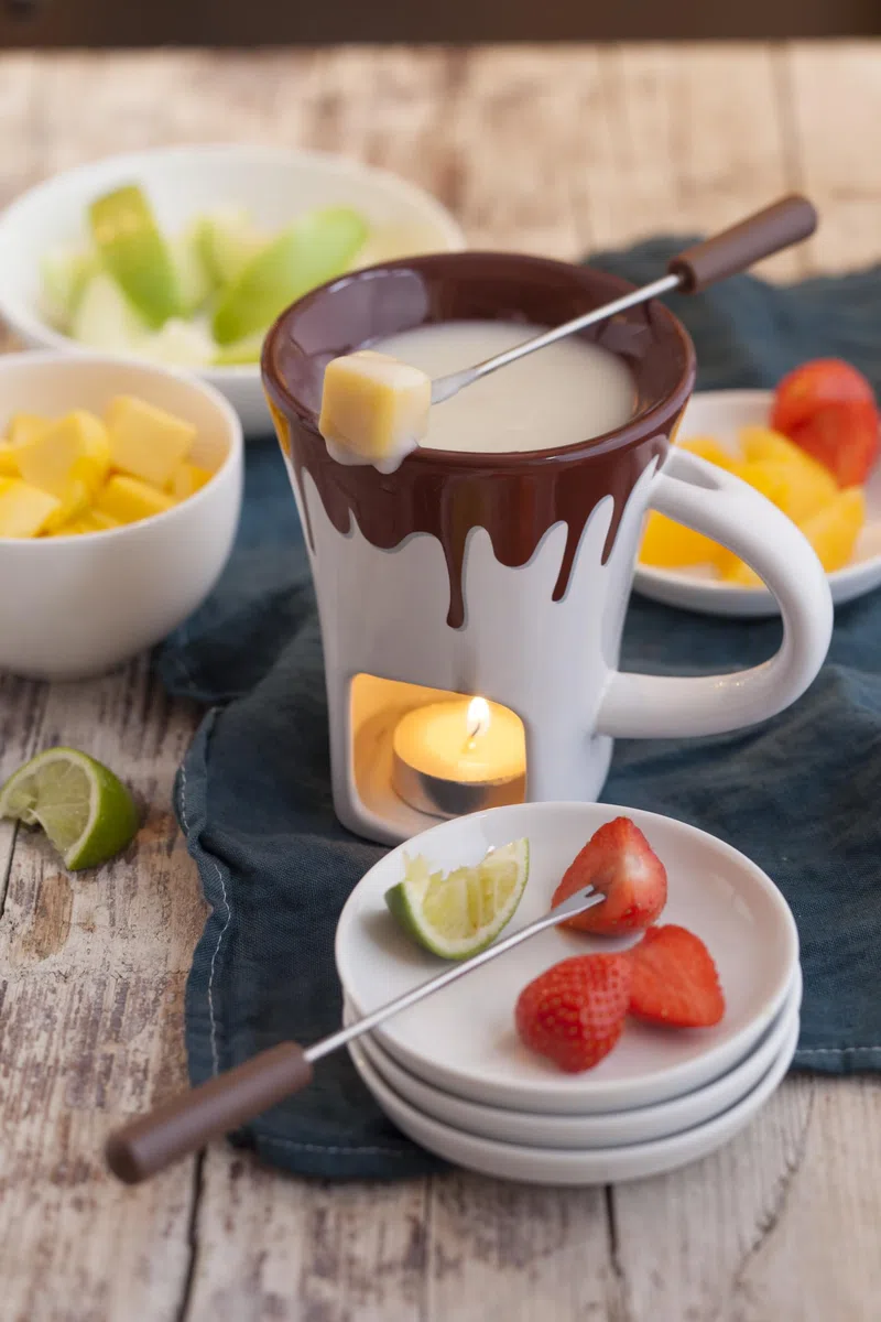 Swissmar Nostalgia F12064 Set di 4 tazze per fonduta di cioccolato, ceramica/acciaio inossidabile, bianco/marrone, 120 ml, candela riscaldata, lavabile in lavastoviglie, confezione regalo
