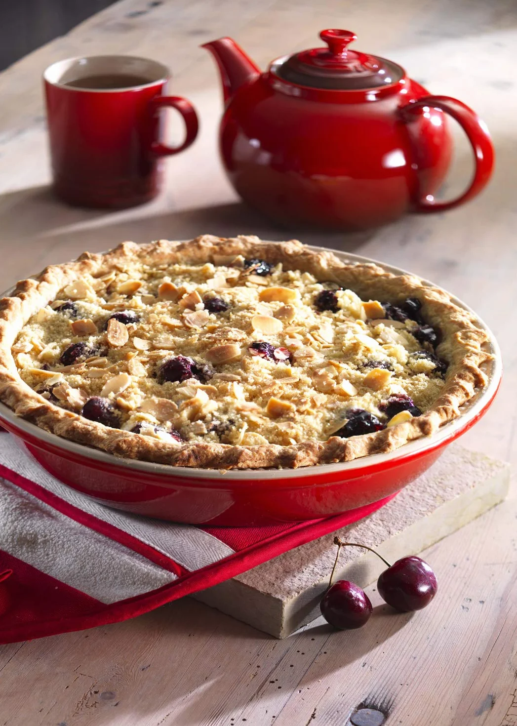 Le Creuset Teiera Classica Rotonda, 1,3 Litri, Gres, Ciliegia