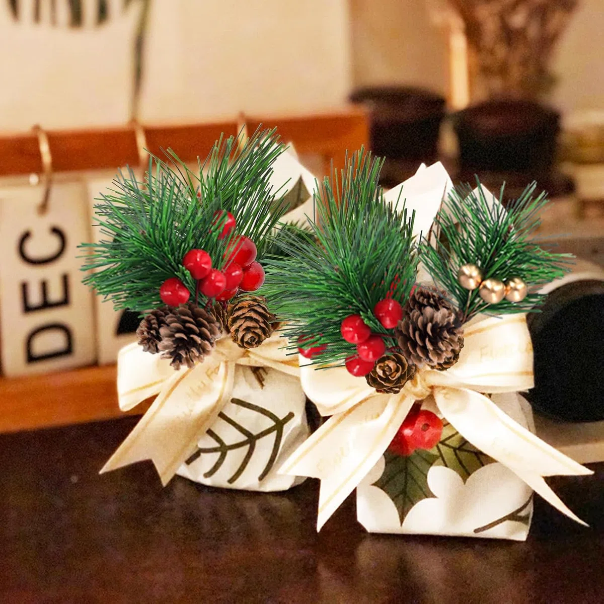 20 Pezzi Rami di Pino Artificiali con Bacche Rosse e Pigne,Piccoli Rami Natalizi Decorativi,per Ghirlande Natalizie fai da te,Matrimoni Invernali(4 Stili)