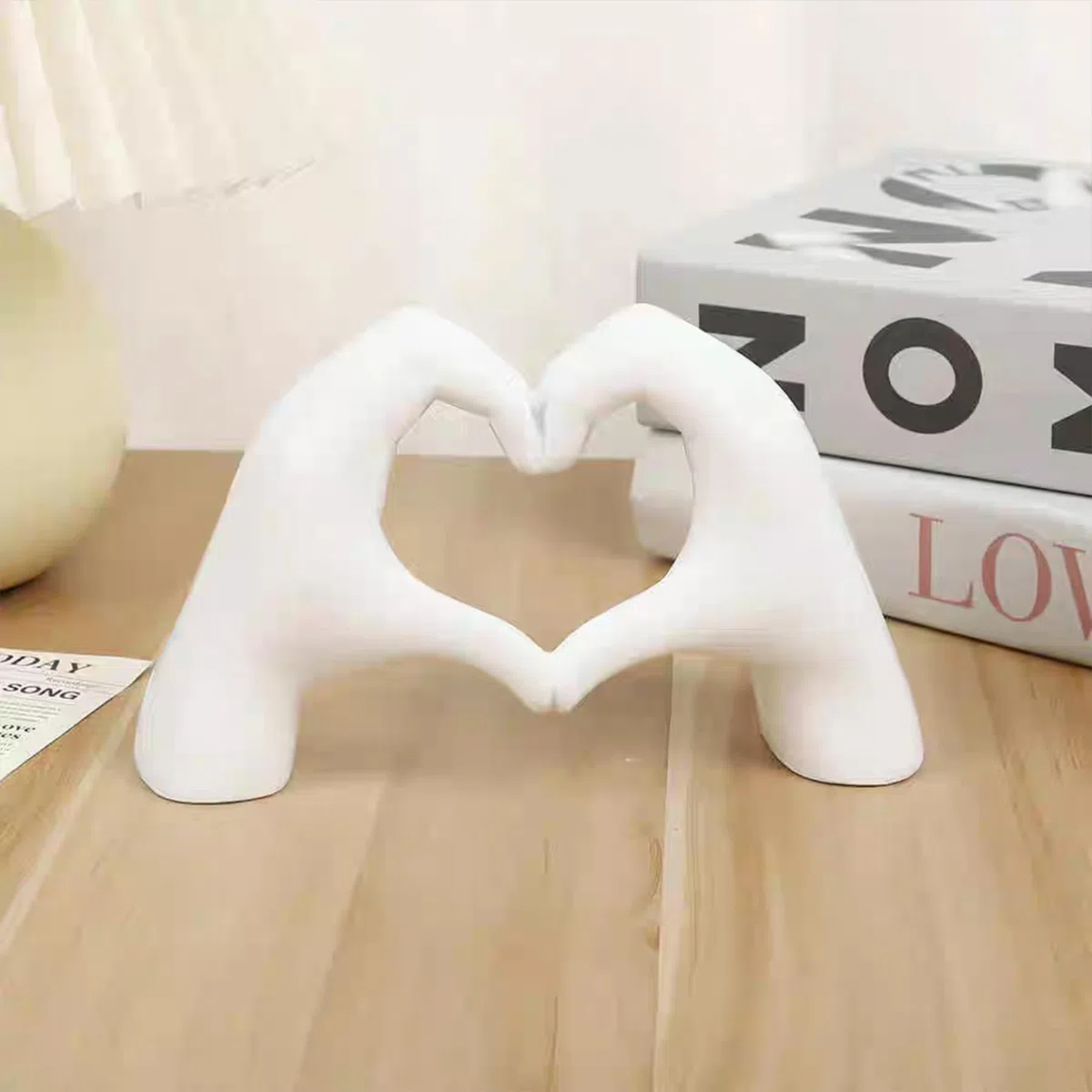 Scultura a forma di cuore a mano, statua moderna con gesto romantico, statua decorativa per soggiorno, ufficio e camera per matrimoni creativi (donna)