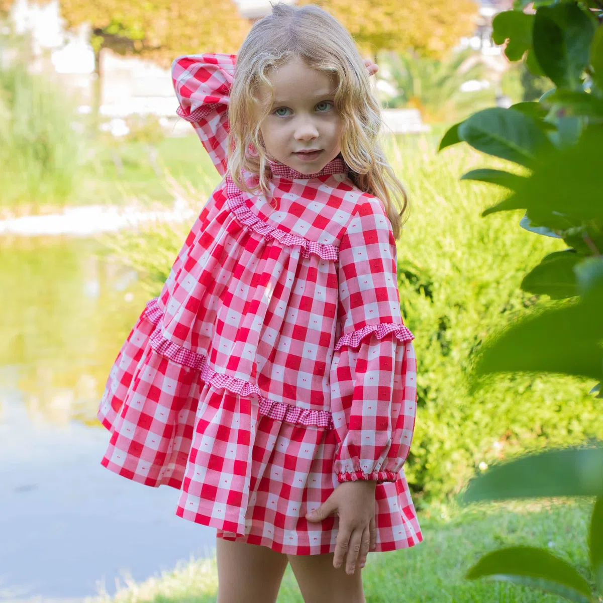Modelli per bambini n. 28 alla moda per ragazza e ragazzo. 22 disegni di cucito per bambini, taglie da 1 a 12 anni, con tutorial video passo-passo su Youtube. Cuci con noi!