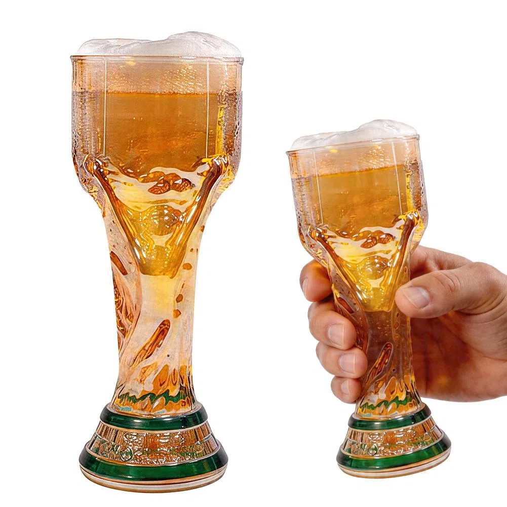 DASIAUTOEM Bicchiere da birra a forma di calcio, boccale da birra in vetro, per birra, cocktail, bevande, osservare il calcio per grigliate, tavolo e fan miglia, uomini papà (dorato)